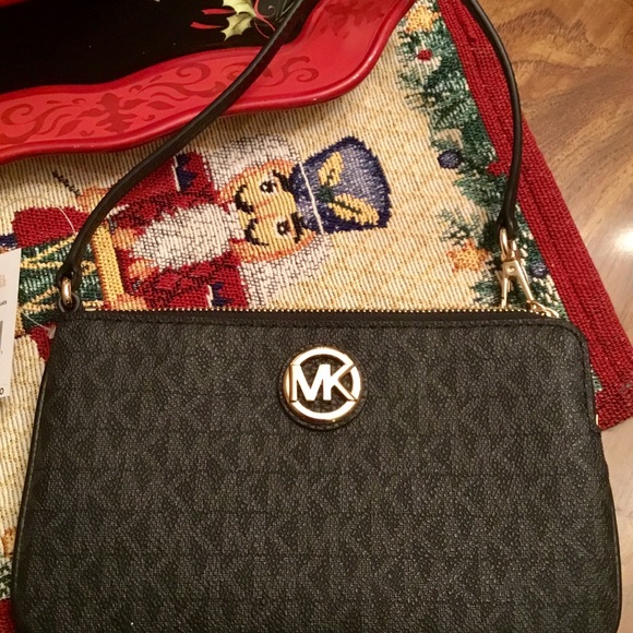 Michael Kors Handbags - New Michael Kors Fulton Wristlet Ret $118